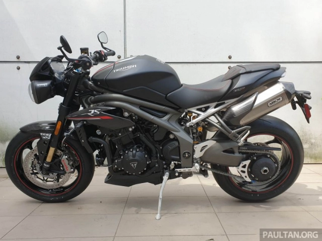 Cận cảnh triumph speed triple 1050 rs 2019 được trang bị tối tân với mức giá vô cùng hấp dẫn - 37