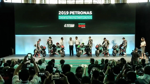 Đội đua petronas yamaha srt chính thức ra mắt motogp 2019 cùng mẫu yamaha m1 với bộ cánh ấn tượng - 8