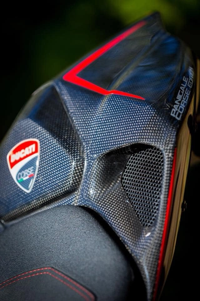 Ducati 899 panigale bản độ siêu cấp mang trong mình bộ giáp full carbon fiber - 5