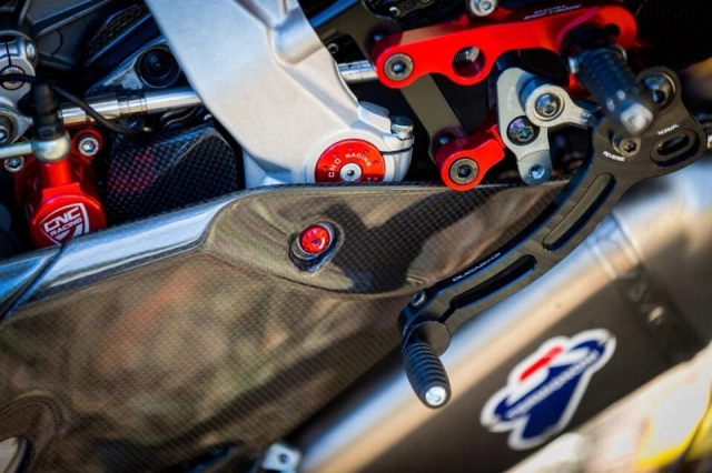Ducati 899 panigale bản độ siêu cấp mang trong mình bộ giáp full carbon fiber - 8