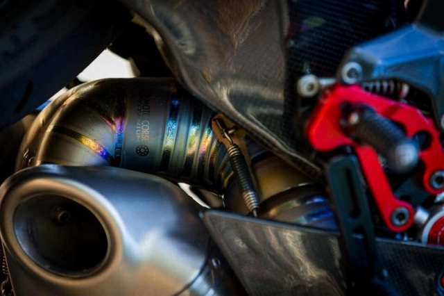 Ducati 899 panigale bản độ siêu cấp mang trong mình bộ giáp full carbon fiber - 10