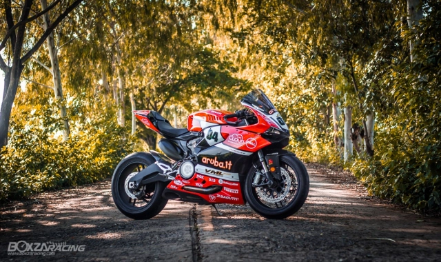 Ducati 899 panigale độ đẹp trai nhất thành phố với bộ áo tem đấu arubait theo phong cách wsbk - 29