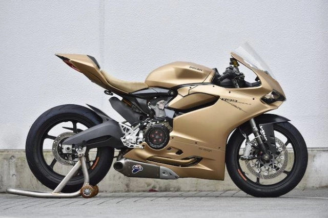 Ducati 899 panigale độ kịch độc với màu áo vàng xám - 3