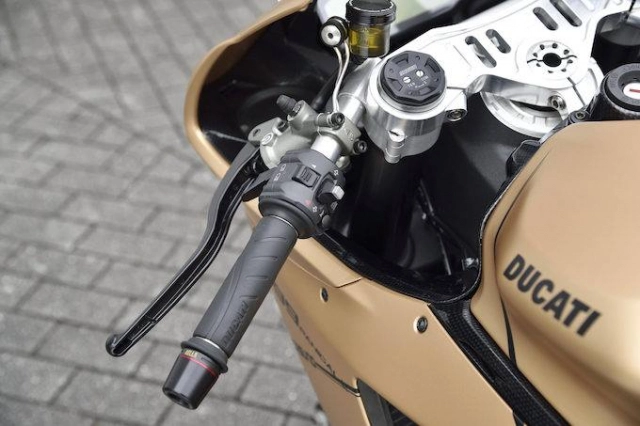 Ducati 899 panigale độ kịch độc với màu áo vàng xám - 5