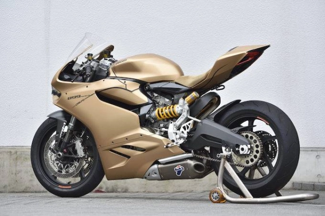 Ducati 899 panigale độ kịch độc với màu áo vàng xám - 13