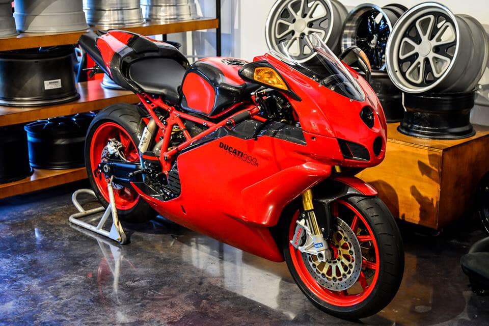 Ducati 999r hồi sinh trong diện mạo full carbon đẹp mê hồn - 1