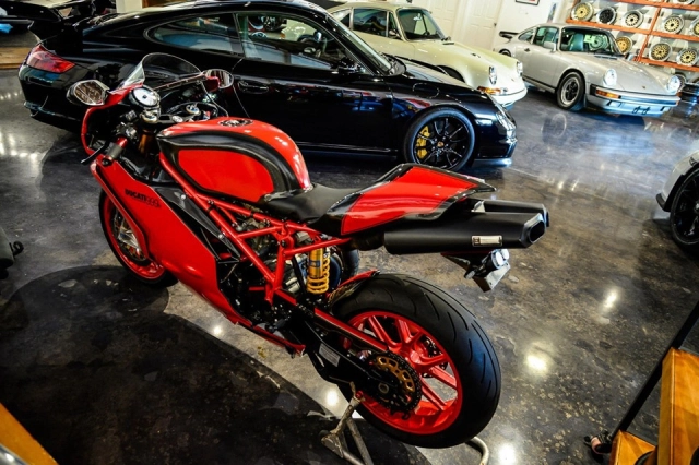 Ducati 999r hồi sinh trong diện mạo full carbon đẹp mê hồn - 11