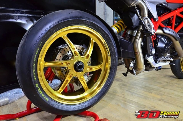 Ducati hypermotard đầy khiêu gợi với dàn chân hạng nặng - 7