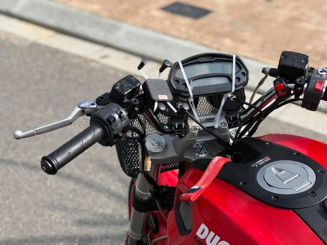 Ducati monster custom bà già đi chợ cực thú vị trên đất việt - 5