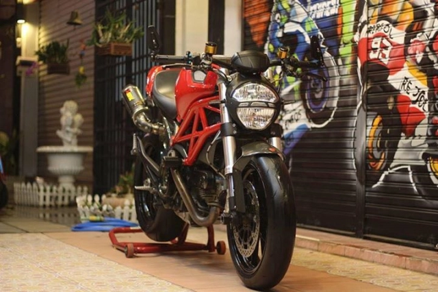 Ducati monters 796 khoe dáng bên nghệ thuật graffiti đường phố - 1