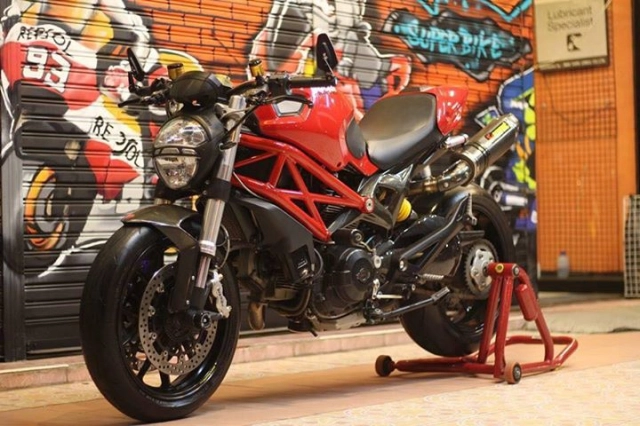 Ducati monters 796 khoe dáng bên nghệ thuật graffiti đường phố - 3