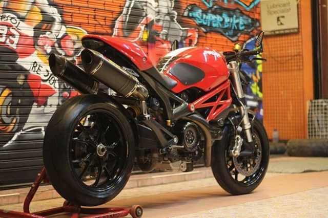 Ducati monters 796 khoe dáng bên nghệ thuật graffiti đường phố - 7