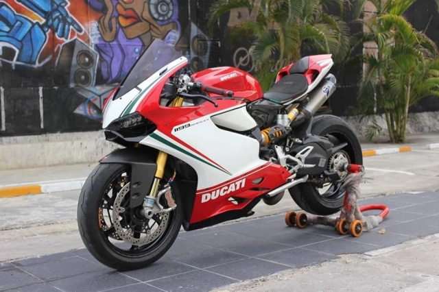 Ducati panigale 1199s độ - sở hữu vẻ đẹp kiêu kì với nâng cấp tuyệt vời - 3