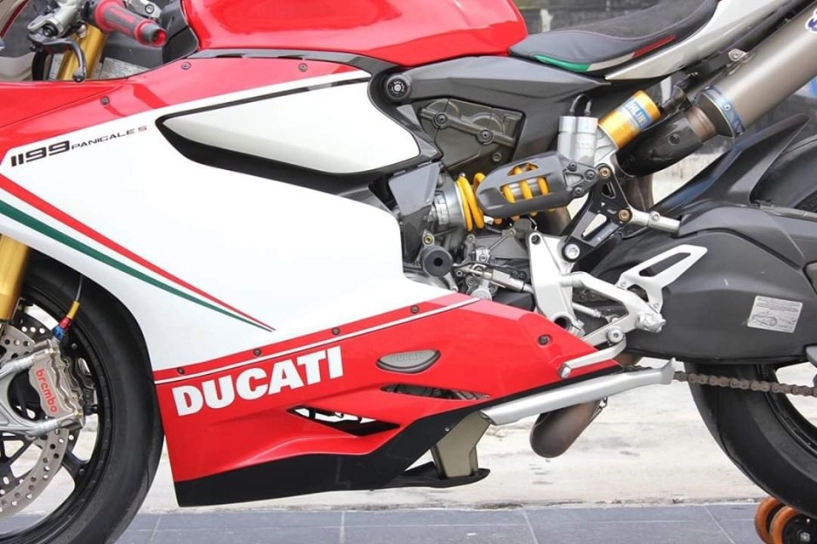 Ducati panigale 1199s độ - sở hữu vẻ đẹp kiêu kì với nâng cấp tuyệt vời - 6