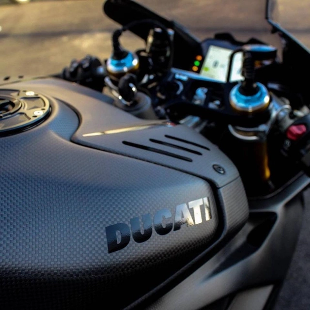 Ducati panigale v4 độ gây cấn với diện mạo fullsix carbon - 4