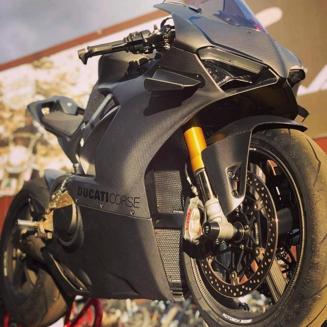 Ducati panigale v4 độ gây cấn với diện mạo fullsix carbon - 10