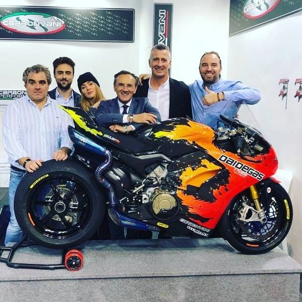 Ducati panigale v4 độ siêu đẹp với màn thay đổi tem đấu - 3