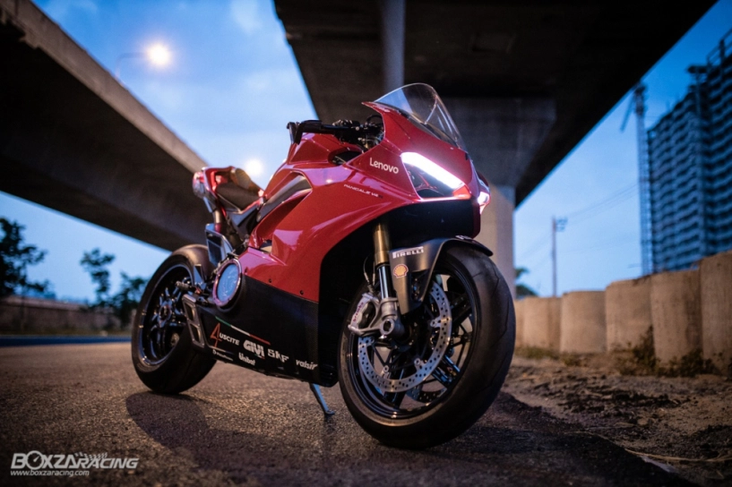 Ducati panigale v4 s độ - bản dựng với phong cách dạo phố - 1