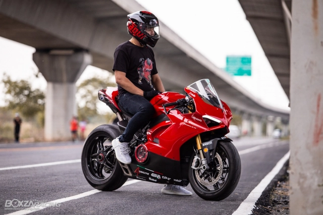 Ducati panigale v4 s độ - bản dựng với phong cách dạo phố - 17