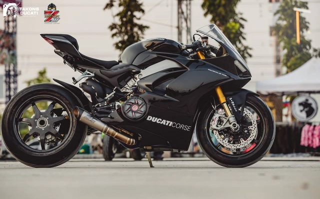 Ducati panigale v4 s độ chất ngất với tone màu full black - 4