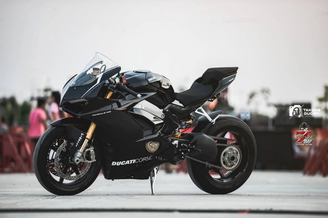 Ducati panigale v4 s độ chất ngất với tone màu full black - 6