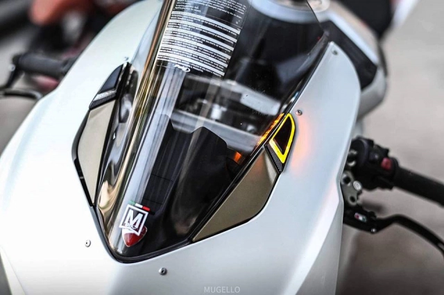 Ducati panigale v4 s độ hoàn thiện với phong cách white pearl 2k - 4