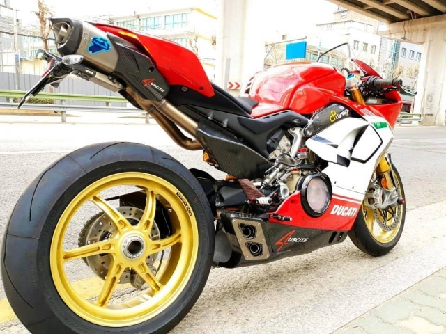 Ducati panigale v4 special độ siêu ngầu với cấu trúc thiết kế pô termignoni 4uscite - 3