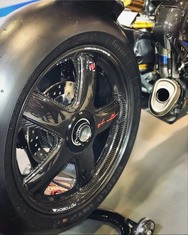 Ducati panigale v4r carbon - định dạng cá mập 2019 với trang bị full body carbon - 5