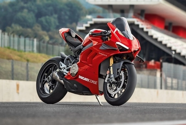 Ducati panigale v4r trang bị ống xả dành riêng từ akrapovic tăng sức mạnh lên 230 mã lực - 1