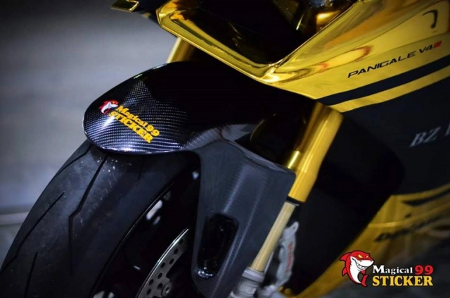 Ducati panigale v4s độ siêu lòng người hâm mộ với phụ kiện tem đấu sticker độc đáo - 4