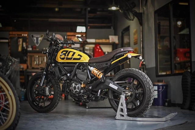 Ducati scrambler icon độ nổi bật và cực chất với tone vàng chói chang - 3