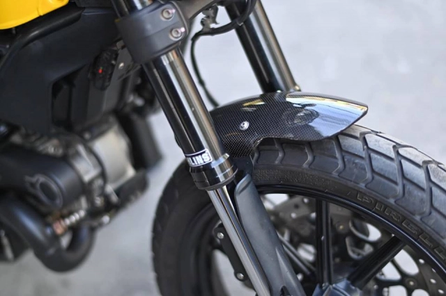 Ducati scrambler icon độ nổi bật và cực chất với tone vàng chói chang - 4