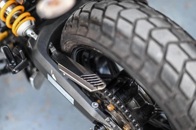 Ducati scrambler icon độ nổi bật và cực chất với tone vàng chói chang - 8
