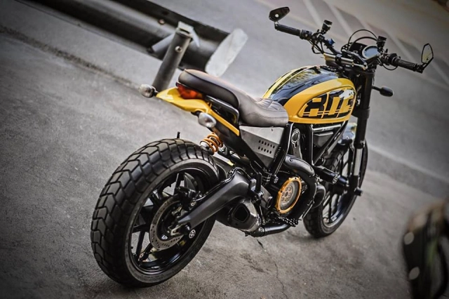 Ducati scrambler icon độ nổi bật và cực chất với tone vàng chói chang - 9