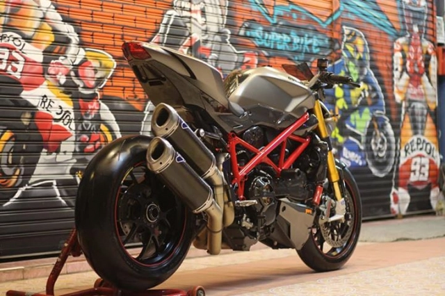 Ducati streetfighter tạo nét đầy lực lưỡng bên nghệ thuật đường phố graffiti - 6