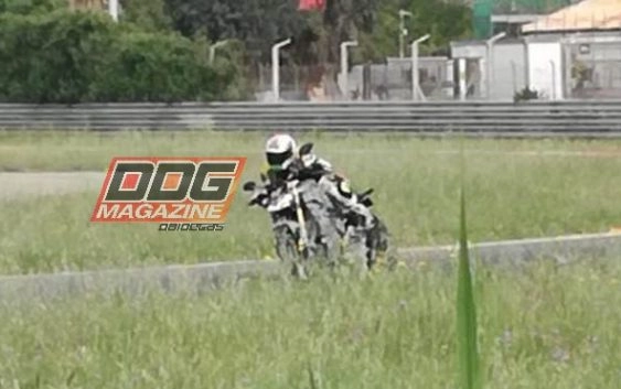 Ducati streetfighter v4 mới lộ diện hình ảnh chạy thử thực tế tại pergusa - 1