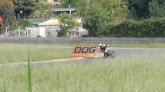 Ducati streetfighter v4 mới lộ diện hình ảnh chạy thử thực tế tại pergusa - 6