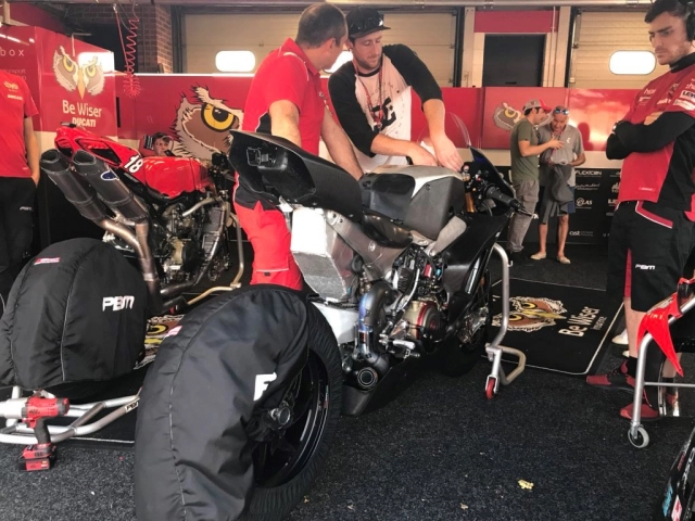 Ducati v4r xuất hiện trên đường đua lấy cảm hứng cho motogp - 3