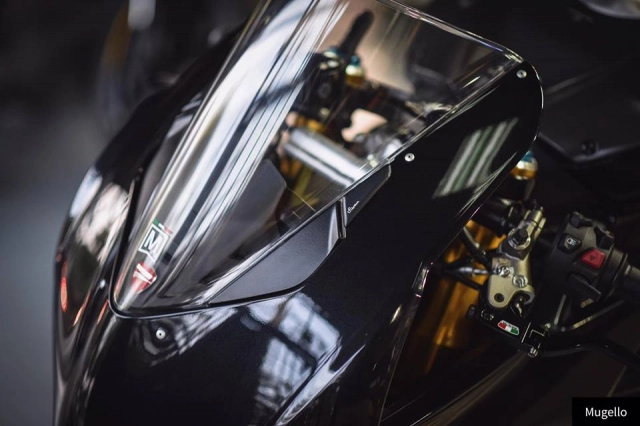Ducati v4s panigale vẻ đẹp toàn năng với trang bị full black - 1