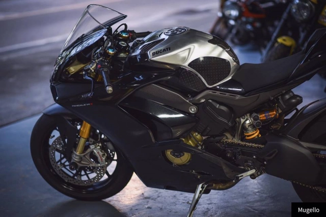 Ducati v4s panigale vẻ đẹp toàn năng với trang bị full black - 3