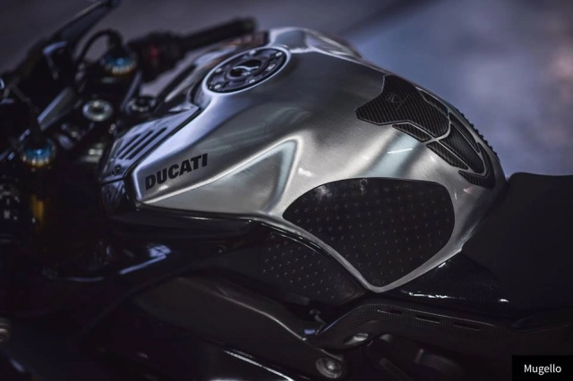Ducati v4s panigale vẻ đẹp toàn năng với trang bị full black - 4