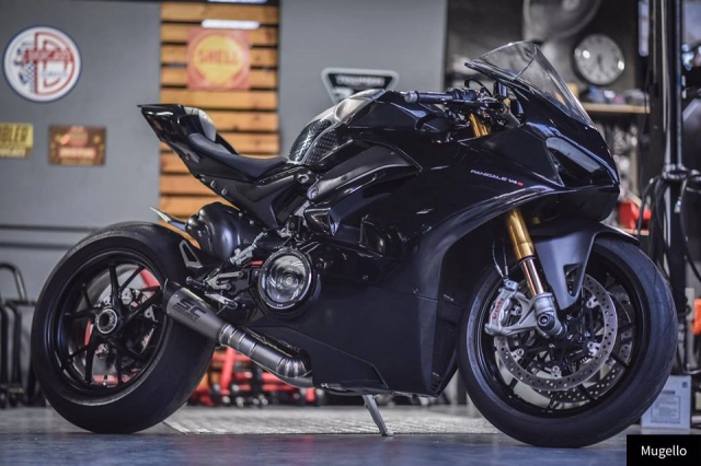 Ducati v4s panigale vẻ đẹp toàn năng với trang bị full black - 12