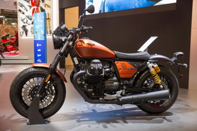 eicma 2018 moto guzzi v9 2019 mới mẻ đậm chất bobber sport - 3