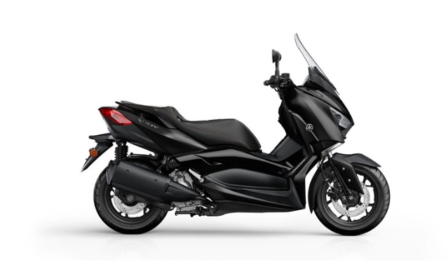 eicma 2018 ra mắt phiên bản đặc biệt yamaha x-max300 iron max nhấn mạnh sự sang trọng mạnh mẽ - 1