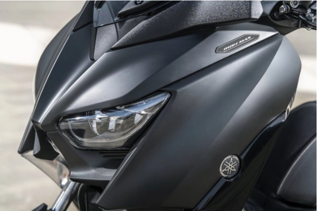 eicma 2018 ra mắt phiên bản đặc biệt yamaha x-max300 iron max nhấn mạnh sự sang trọng mạnh mẽ - 3