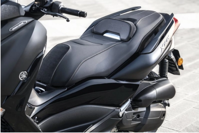 eicma 2018 ra mắt phiên bản đặc biệt yamaha x-max300 iron max nhấn mạnh sự sang trọng mạnh mẽ - 5