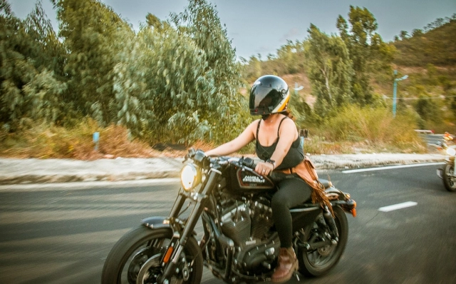 Harley-davidson roadster 1200cc cùng nữ biker yêu kiều vượt hành trình hơn 1000km - 18