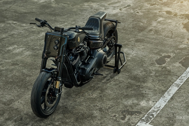 Harley-davidson street bob tùy chỉnh đặc biệt từ rough crafts với biệt danh tarmac raven - 3