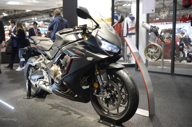 Honda bùng ngọn lửa đam mê tại triển lãm eicma 2018 - 8