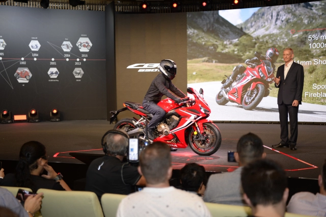 Honda bùng ngọn lửa đam mê tại triển lãm eicma 2018 - 9